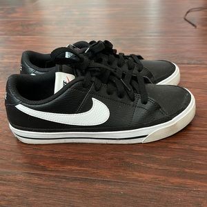 Nike Court Legacy Women’s Sneakers